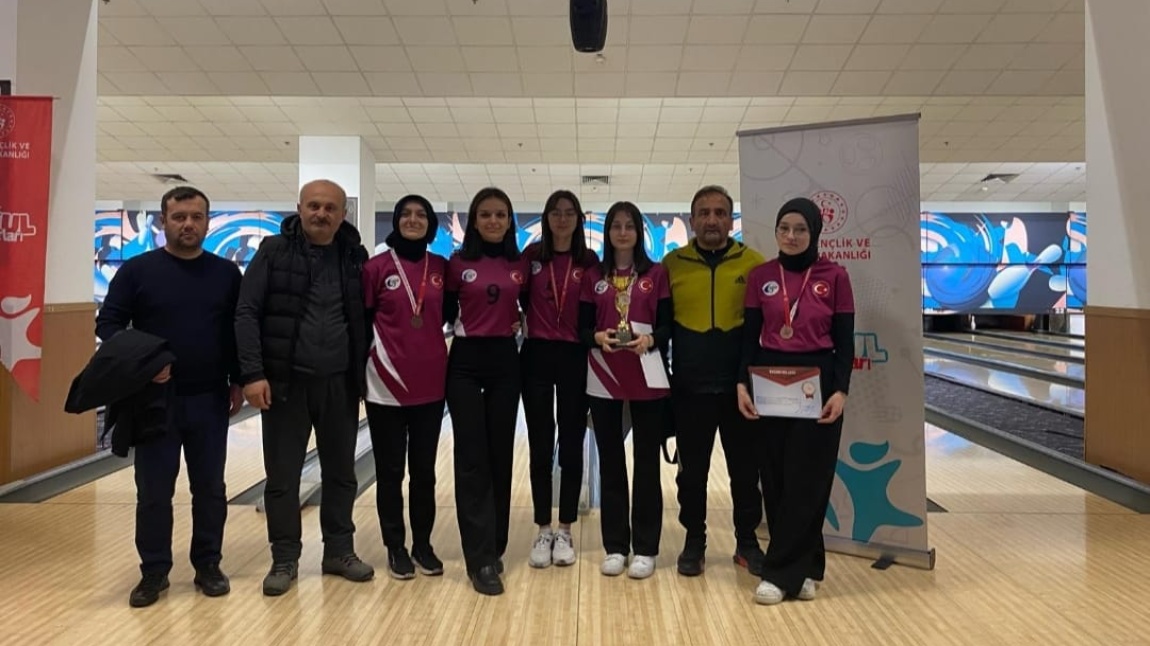 Okulumuz Genç Kız Bowling Takımı, Türkiye finallerinde dördüncü oldu.